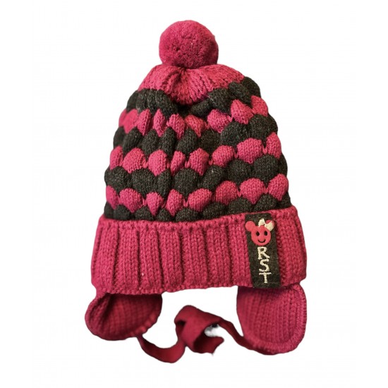 Knitted girl's hat with lining