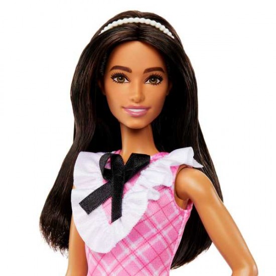 BARBIE Fashionistas lelle ar melniem matiem un rūtainu  kleitu, HJT06